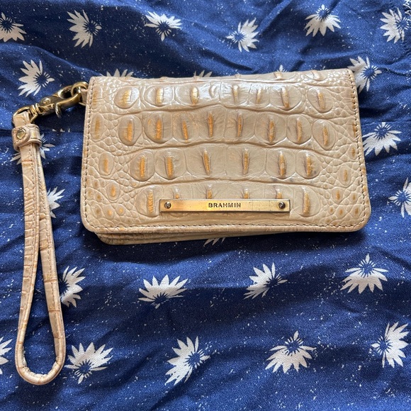 Brahmin Cream Crocodile Embossed Wristlet - Picture 1 of 11